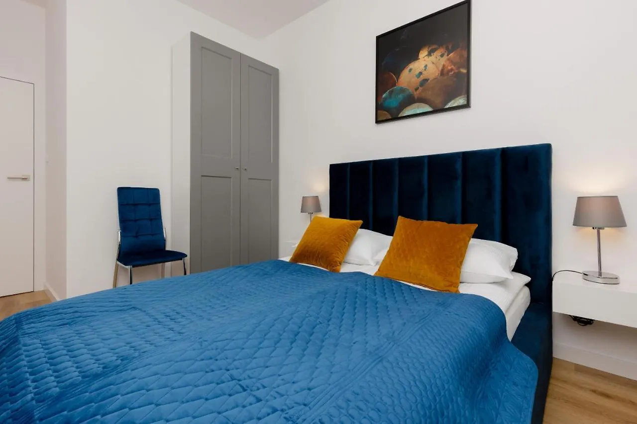 Apartment Avenue Solidarnosci On Wola By Noclegi Renters 华沙